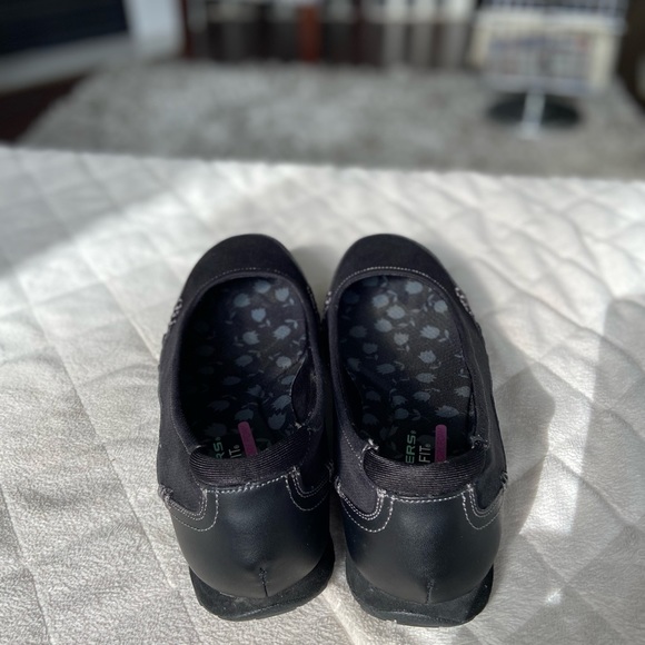 SKECHERS RELAXED FIT SZ9 - Picture 5 of 5